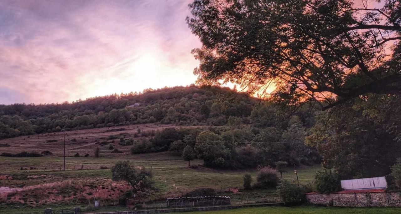 La Petite Porte Verte Bouilland Εξωτερικό φωτογραφία